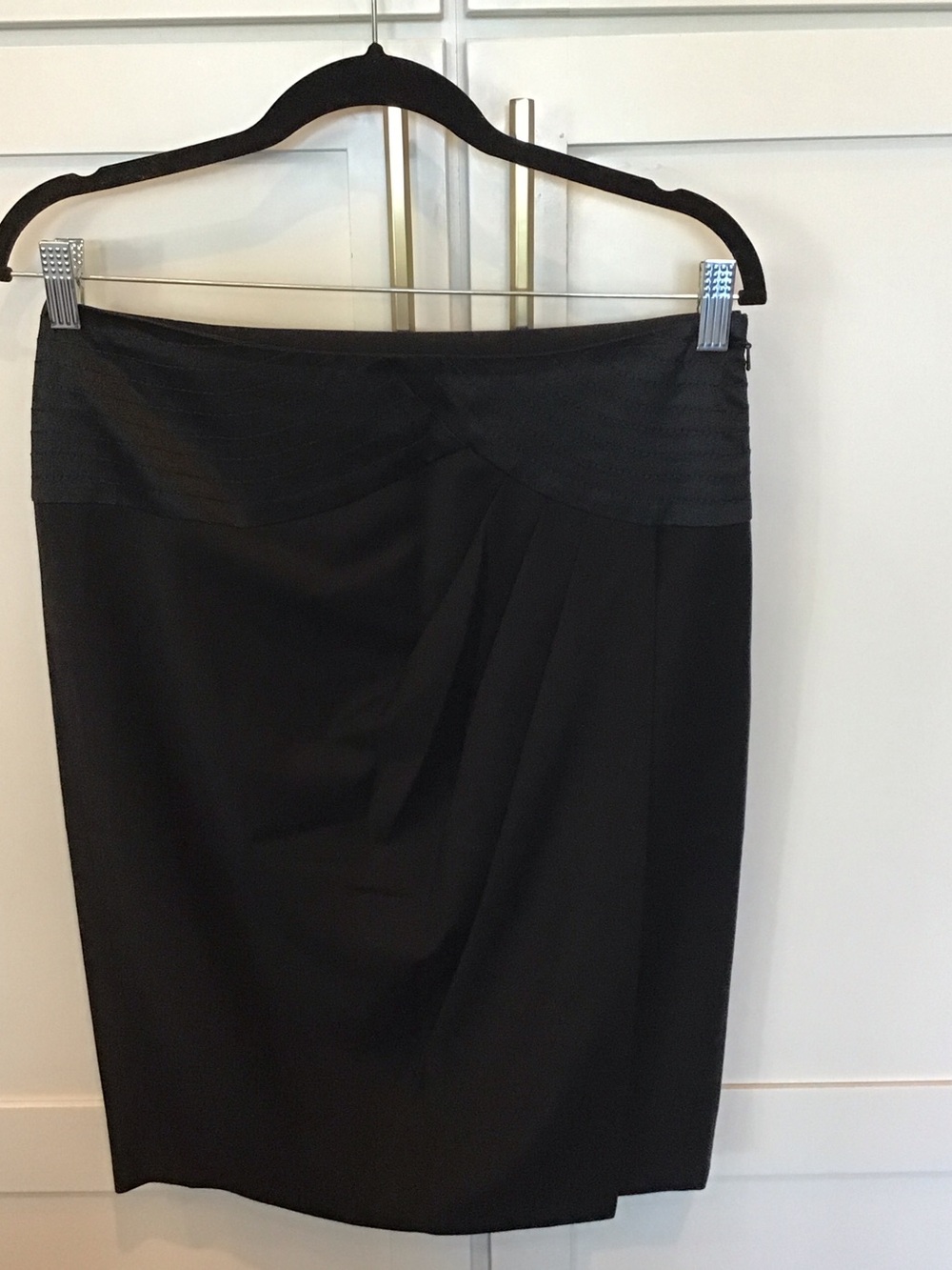 bebe Black Pleated-Detail Pencil Skirt